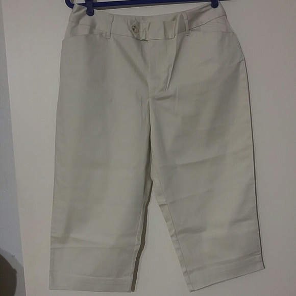 St. John's Bay capri - Picture 1 of 3